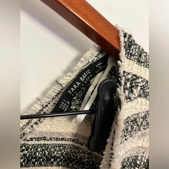 Basic striped knitted neutral dress  size large - Picture 3 of 4